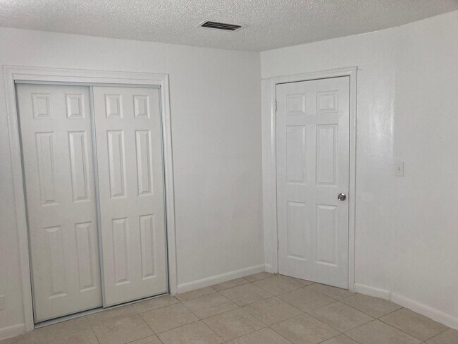 Building Photo - 3600 Riverside Dr