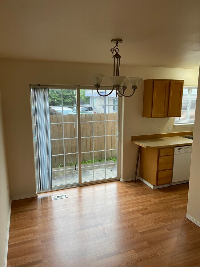 Dining Space - 237 N Park St