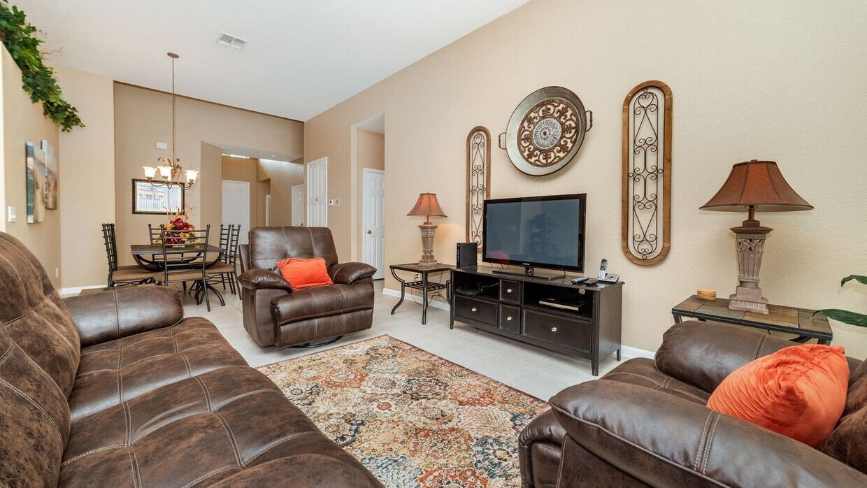 Foto principal - 7740 Comrow St