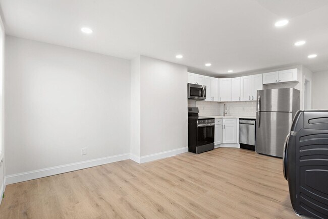 Building Photo - 173 Van Horne St