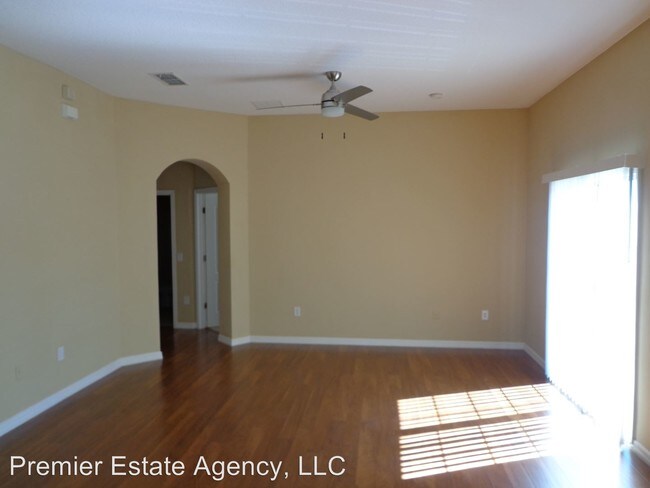 Building Photo - 2031 Estancia Cir