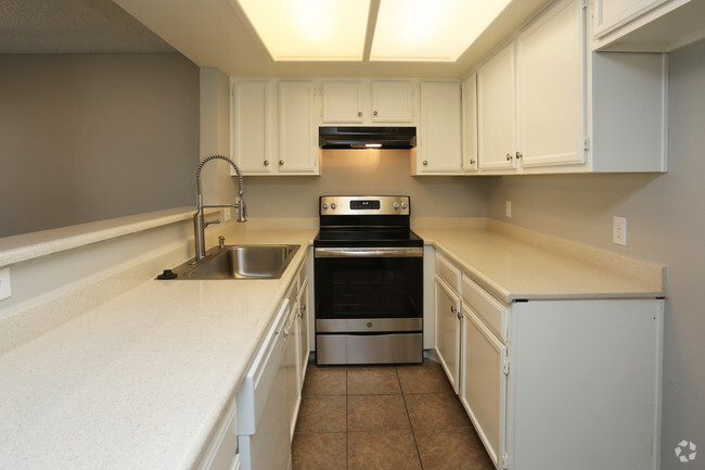 2HAB, 2BA - 1056 ft² - Bel Air Manor Apartments