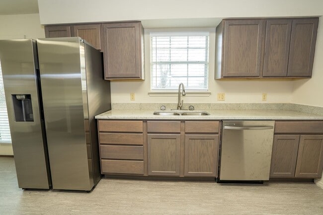 Building Photo - Cozy 2 bedroom 2 bathroom Townhome - Avail...