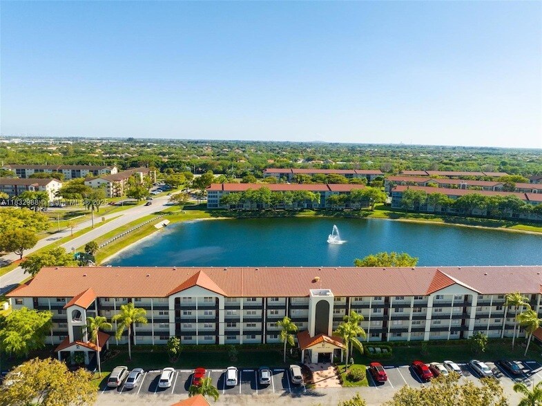 Foto principal - 12900 SW 13th St