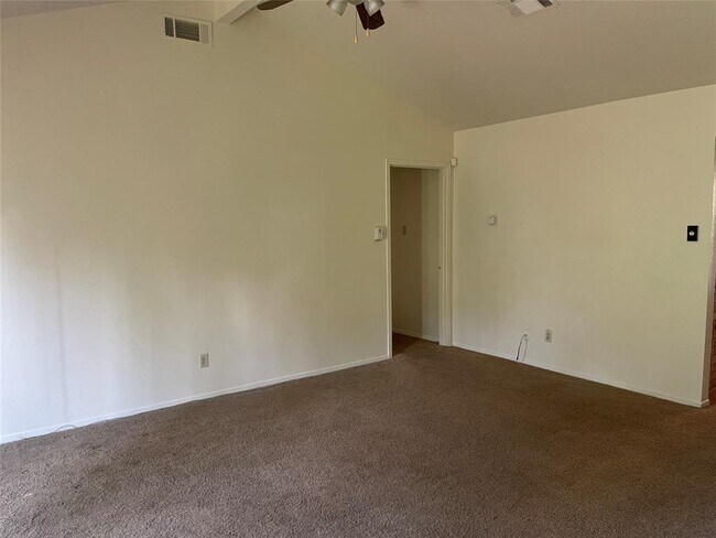 Building Photo - 5339 Tavenor Ln