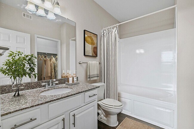 2x2 1095 pies cuadrados B2U - Unidad 02303 Dormitorio principal Baño_001 - Avery