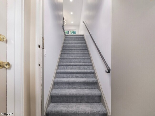 Foto del edificio - 422 Ringwood Ave