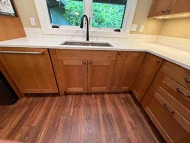 Building Photo - Charming, Spacious, Updated Home in Lake Oswego!