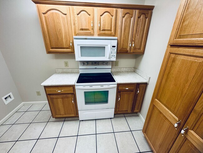 Foto del edificio - FOR LEASE- CONDO LOCATED IN A 55+ COMMUNITY!