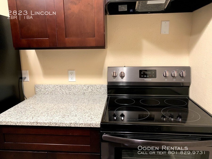 Primary Photo - Newly Remodeled with Granite Counter-tops!