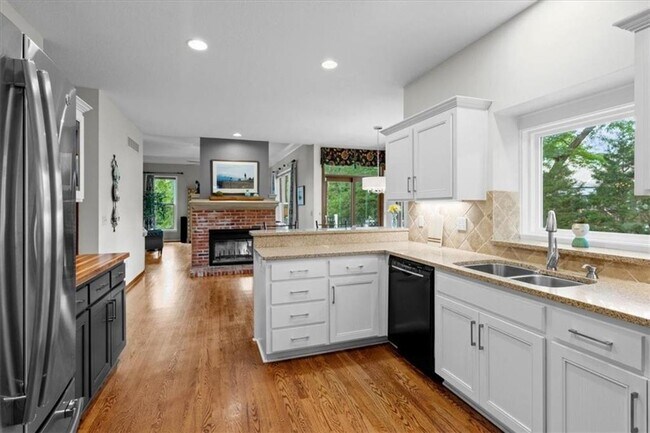 Building Photo - {9120} Well maintained 2 Story + Blue Vall...