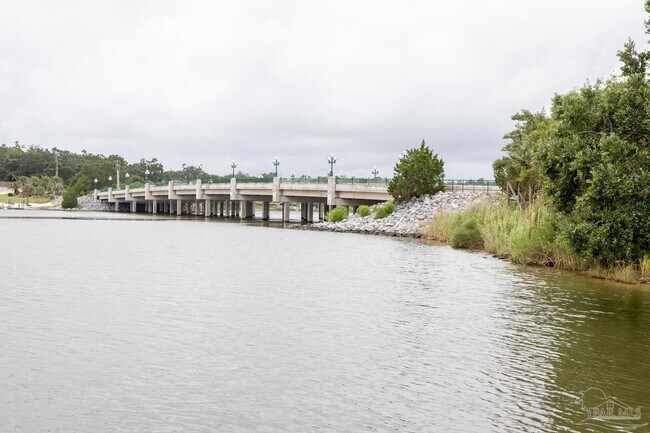 Foto del edificio - 300 Bayou Blvd