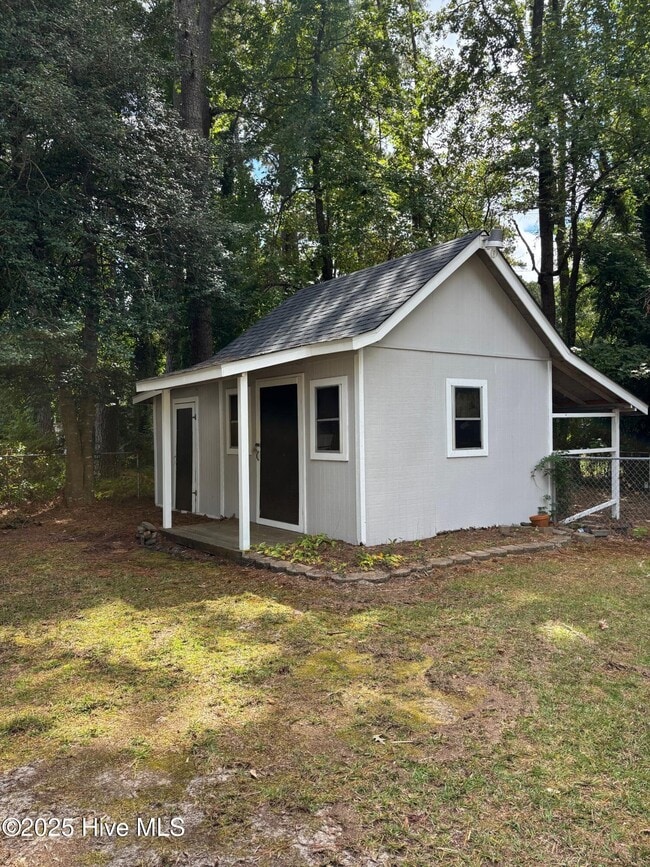 Building Photo - 609 River Hill Dr