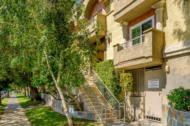 Building Photo - 7045 Woodley Ave