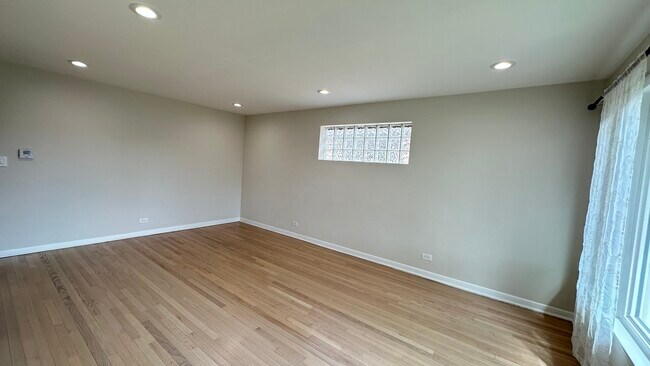 Foto del edificio - 7532 W Ainslie St