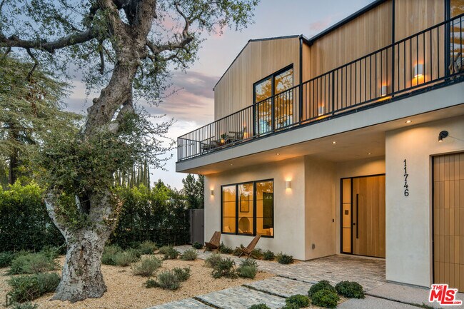 Foto del edificio - 11748 La Maida St