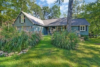 Building Photo - 123 Lakeview Dr