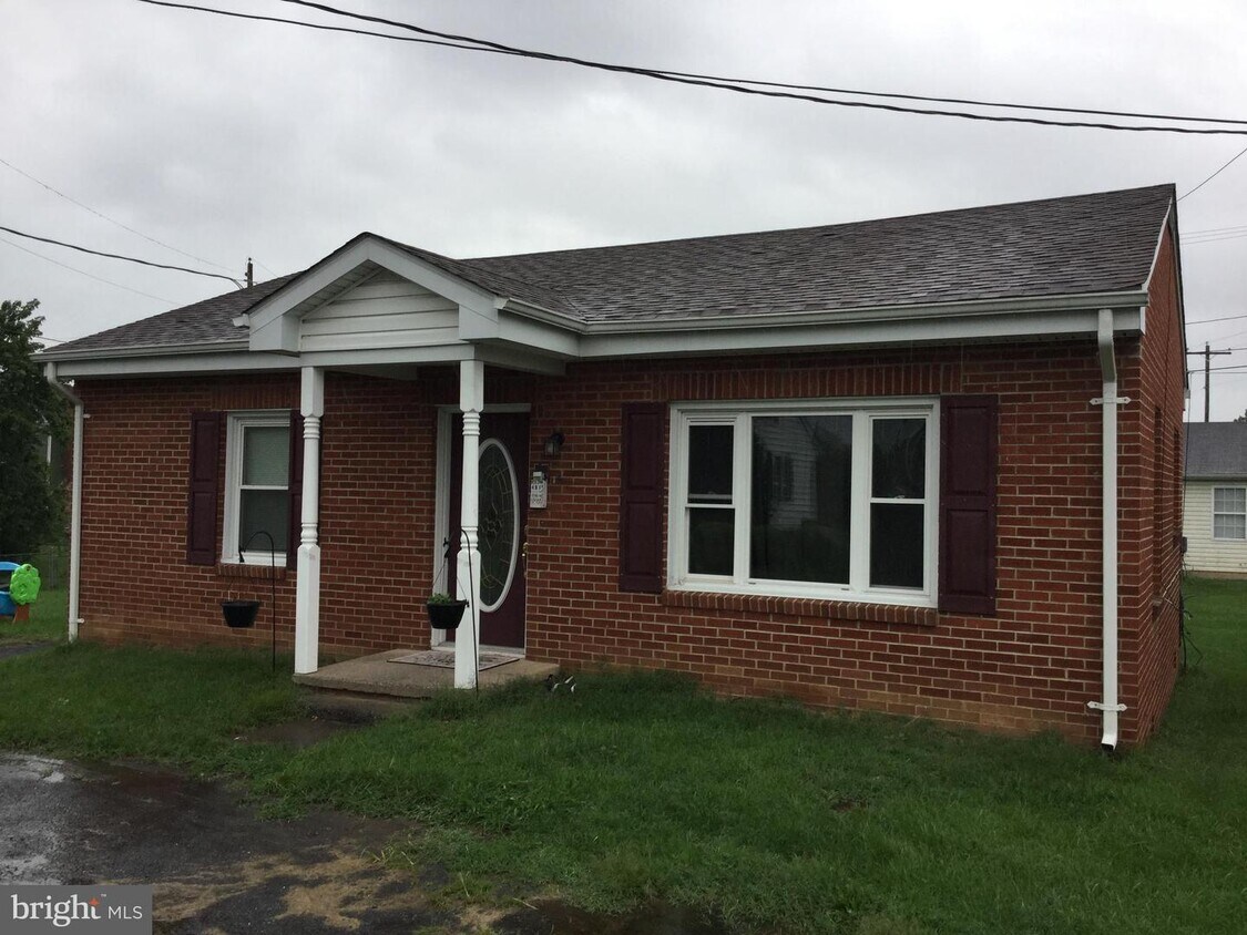 457 Brown St, Strasburg, VA 22657 House Rental in Strasburg, VA