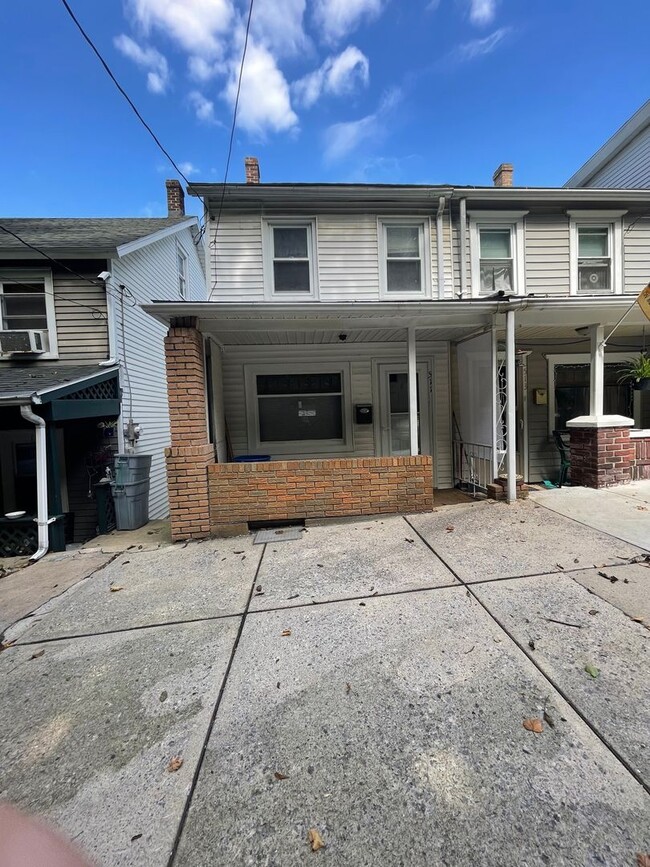 Building Photo - 511 E Abbott St