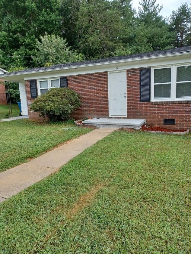 AVAILABLE 2BD/1BA Duplex in Granite Falls - AVAILABLE 2BD/1BA Duplex in Granite Falls
