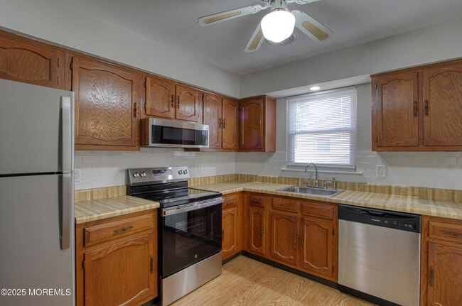 Foto del edificio - 12A Birchwood Dr