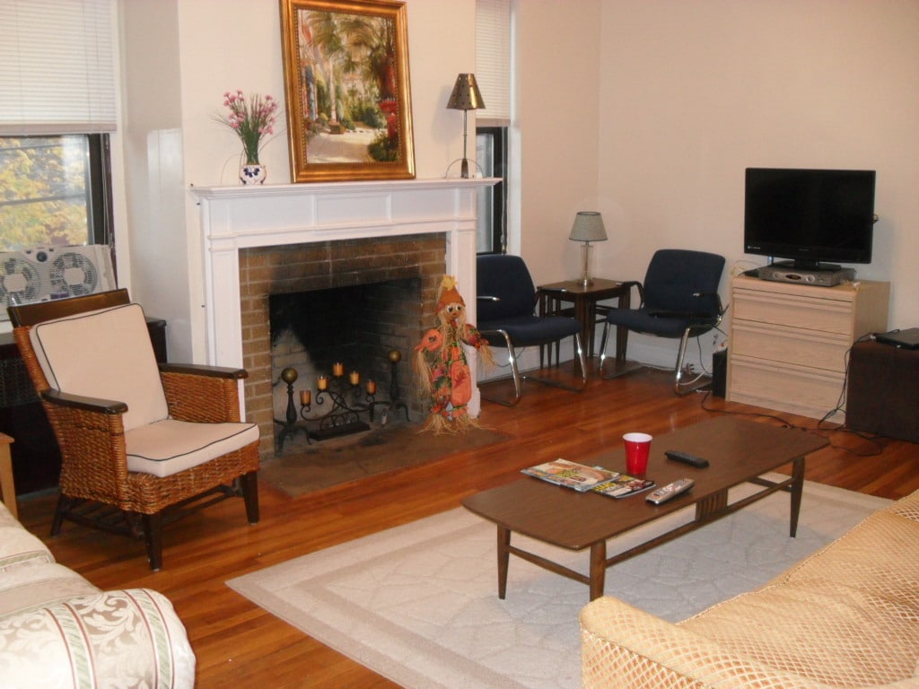 Primary Photo - 40 Carlton St