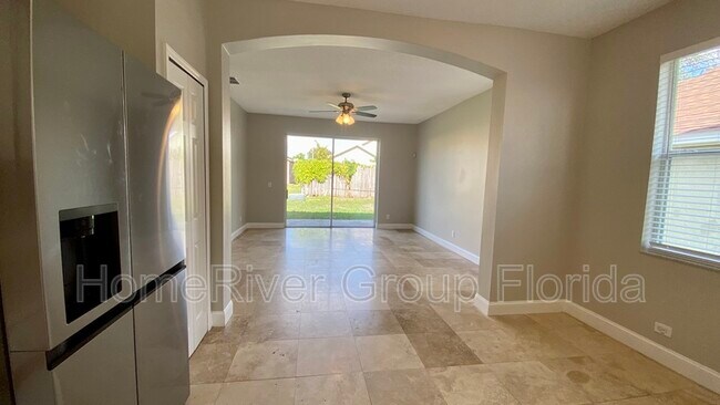 Building Photo - 1717 Snaresbrook Way