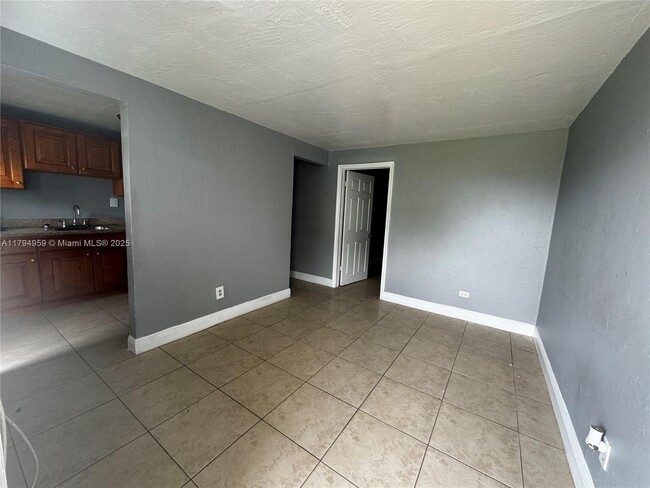 Foto del edificio - 4017 SW 24th St