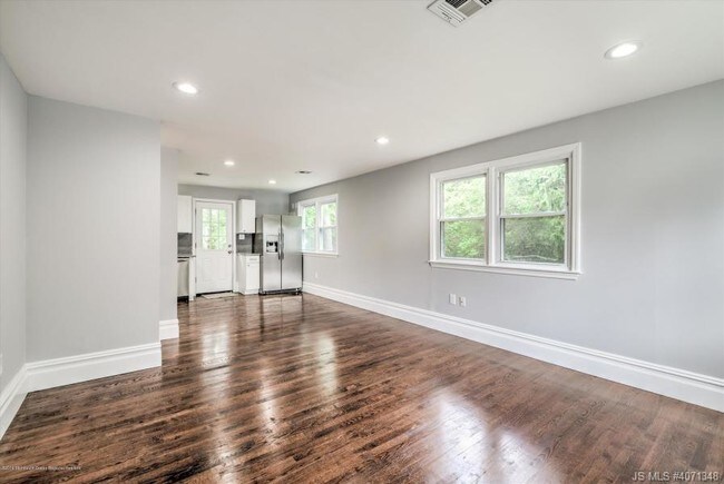 Foto del edificio - 434 Forrest Ave