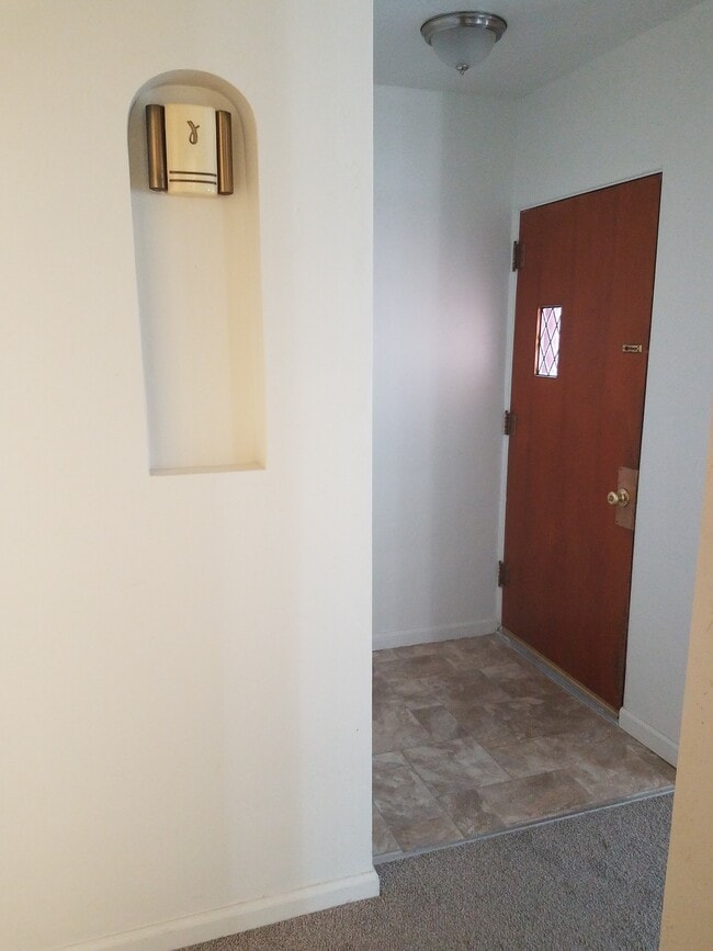 Entry - 110 N 10th St
