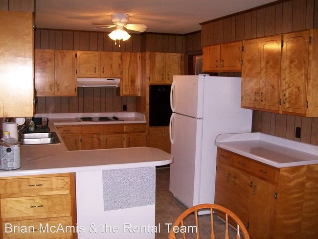 Building Photo - 2100 Greystone Rd