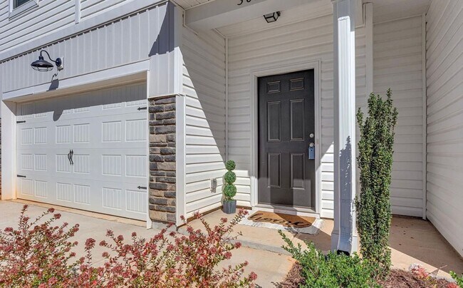 Foto del edificio - Stunning 3/2.5 Townhome Available Now!