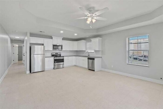 Foto del edificio - 3332 Carver Rd