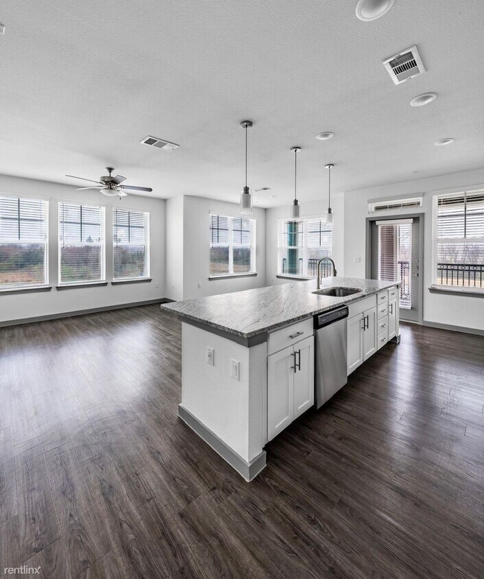 Foto principal - 2 br, 2 bath Condo - 2552 N Austin Ave 2nd...