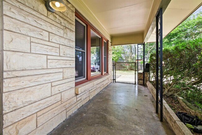 Foto del edificio - 7808 Watson St