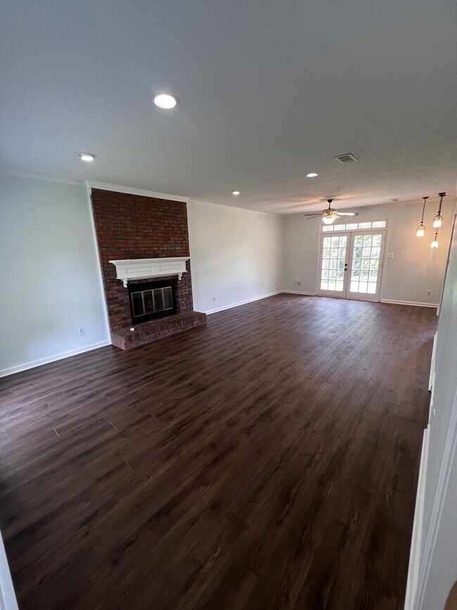 Foto del edificio - 8282 Linkwood Ln