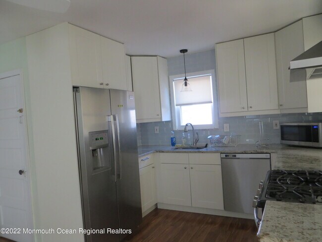 Building Photo - 567 Ocean Rd