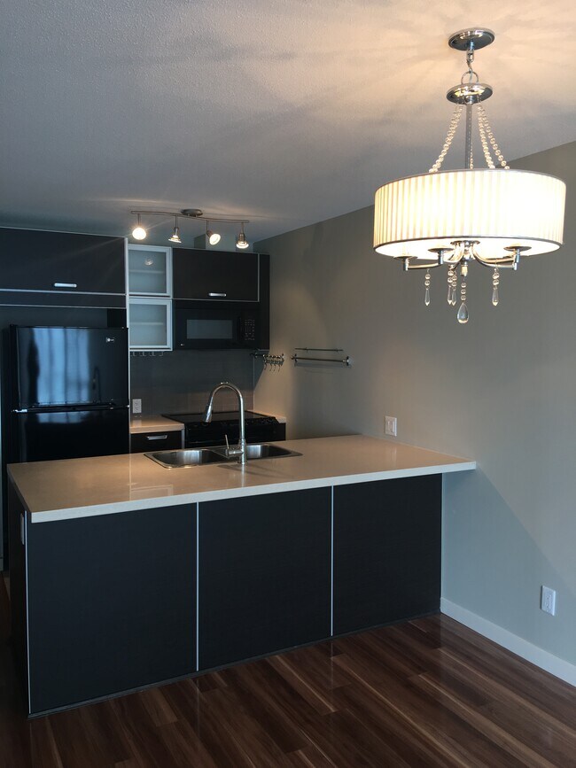 Building Photo - 1103-13688 100 Avenue