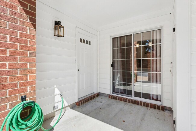 Foto del edificio - York County Condo Near NASA & Langley with Dual Suites + Sitting Area