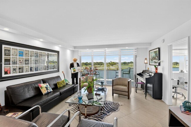 Foto del edificio - 9250 W Bay Harbor Dr