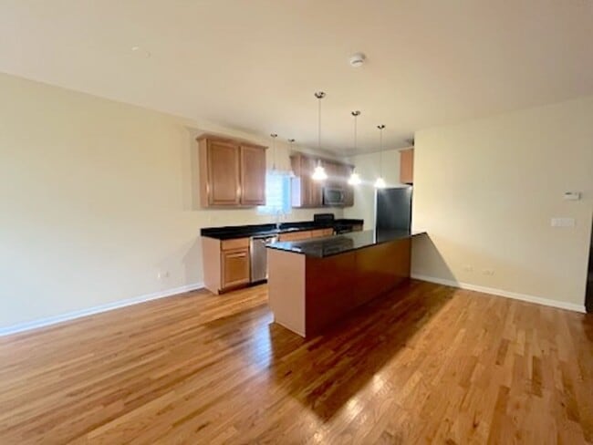 Building Photo - 3541 S Hamilton Ave