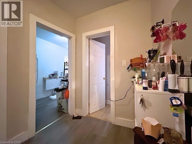 Building Photo - 9B WENTWORTH Street N Unit# Upper