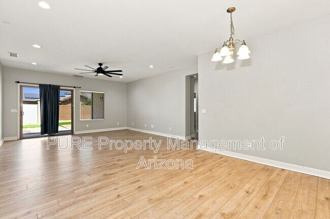 Foto del edificio - 536 E Yellow Wood Ave