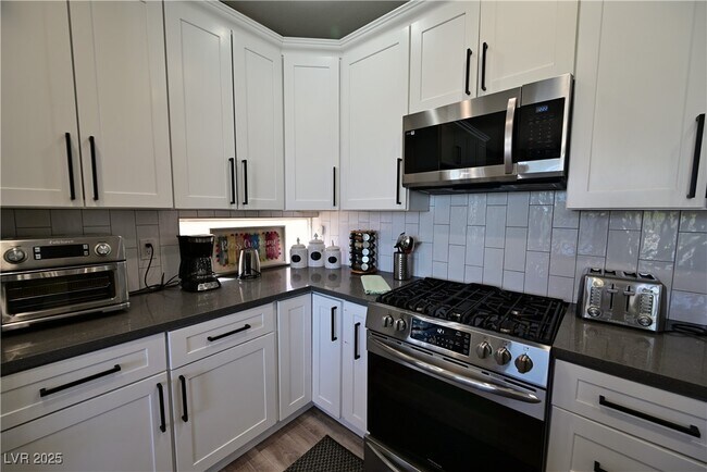 Building Photo - 10161 Bentley Oaks Ave