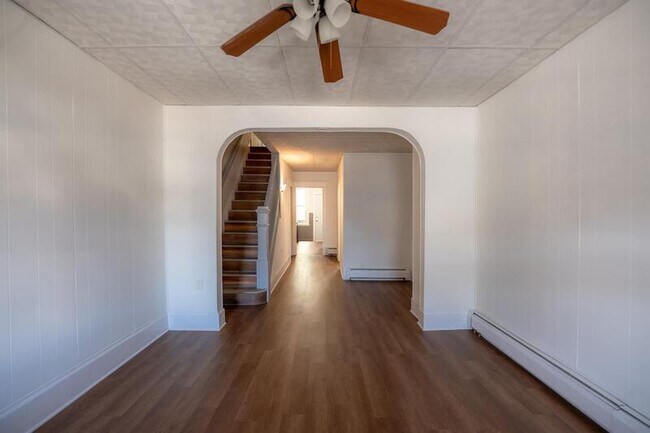 Foto del edificio - 921 W Walnut St