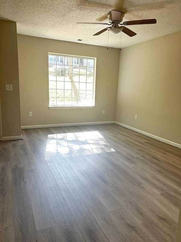 Foto del edificio - 21B Eastland Dr - 1