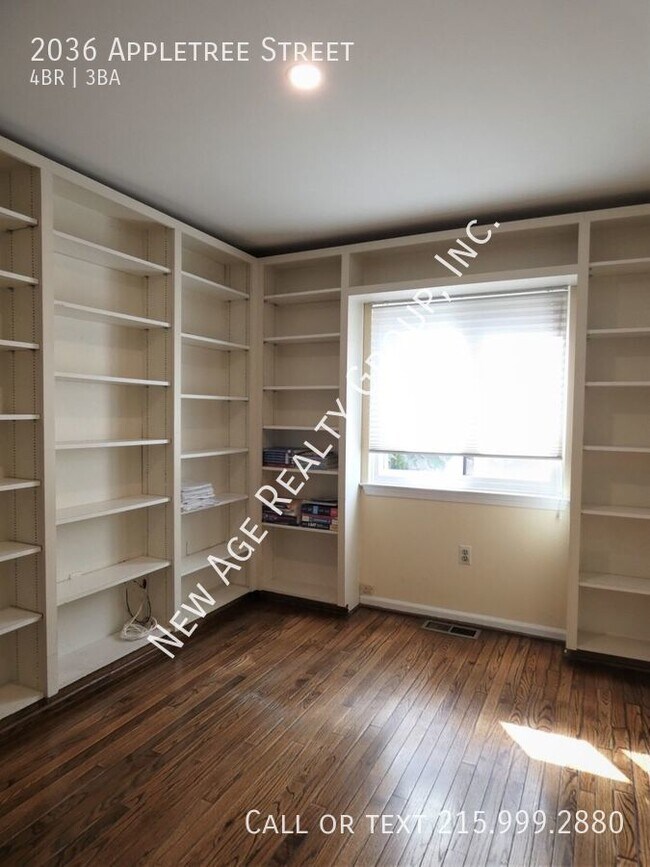 Building Photo - Lovely home available in Logan Square with...
