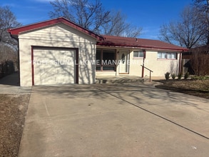 Building Photo - 1146 N Georgie Ave