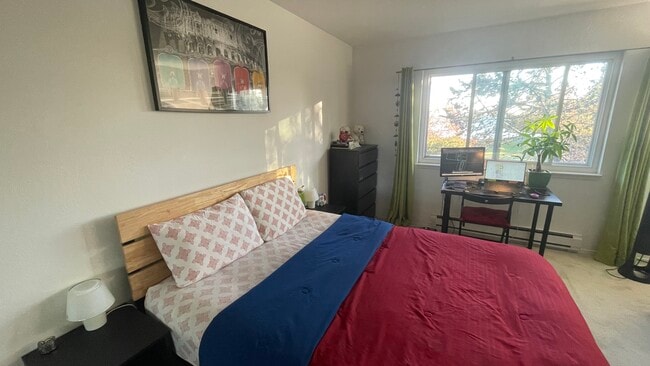 Bedroom w/view - 1321 Webster St