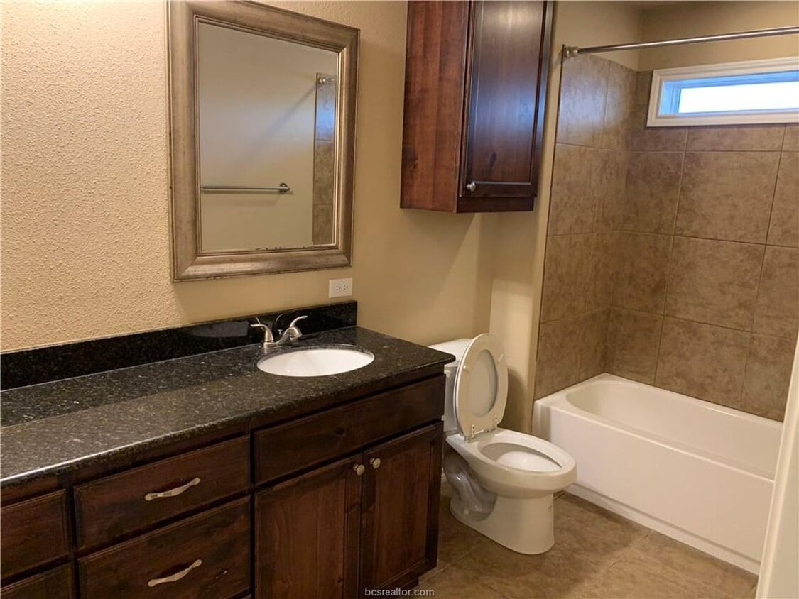 Primary Photo - Beautifully renovated 4 bed, 3 bath house ...